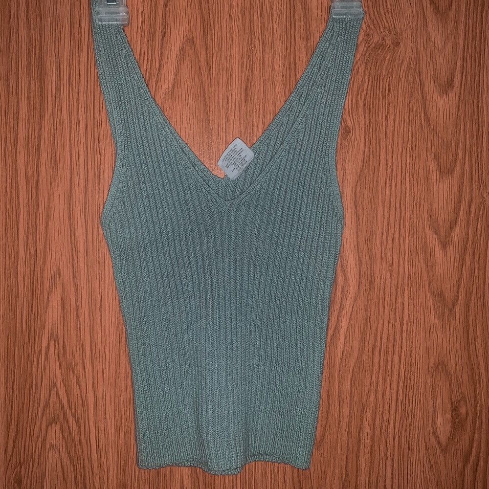 Full Tilt v-neck crop top